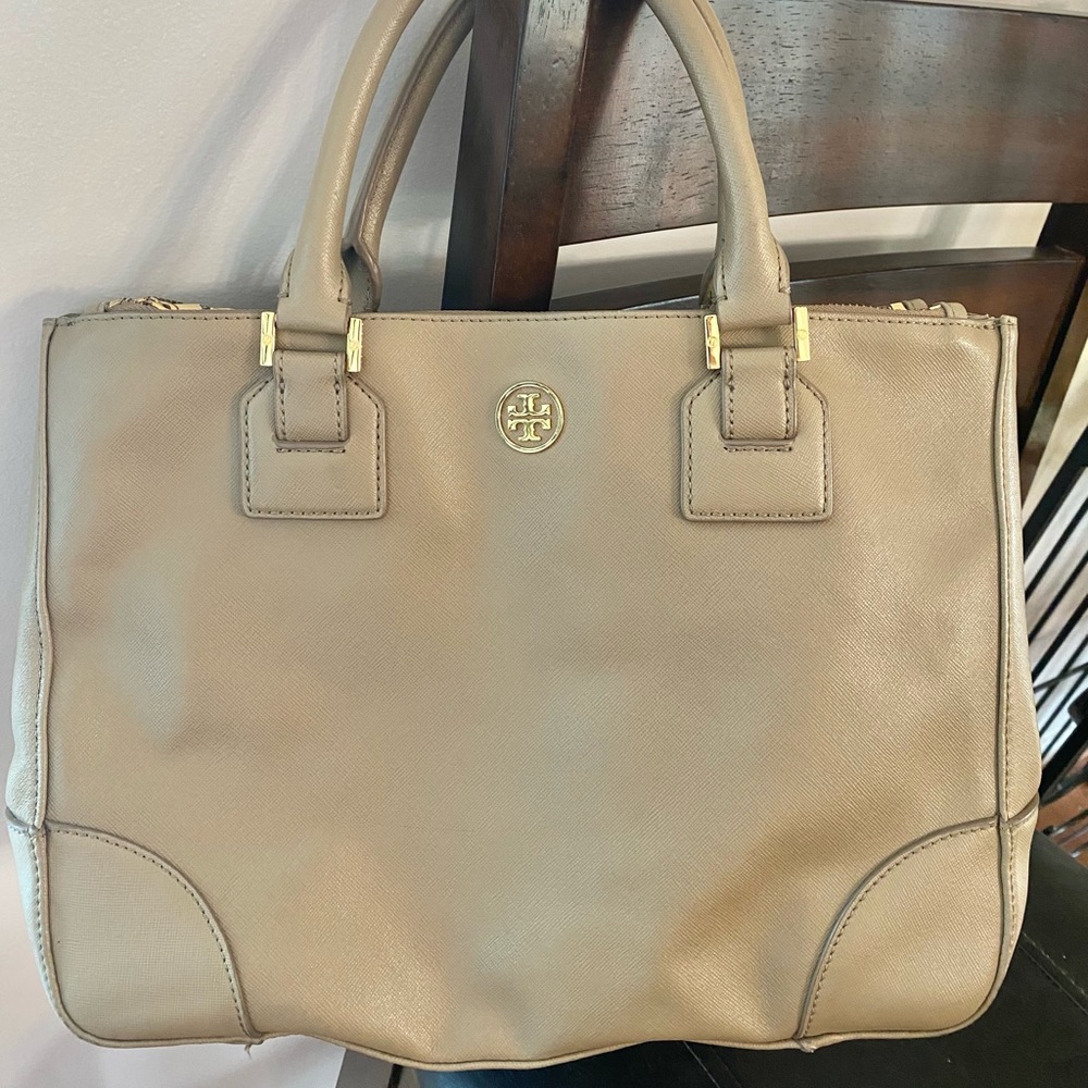 Tory Burch
Robinson Double Zip with  Leather Tote